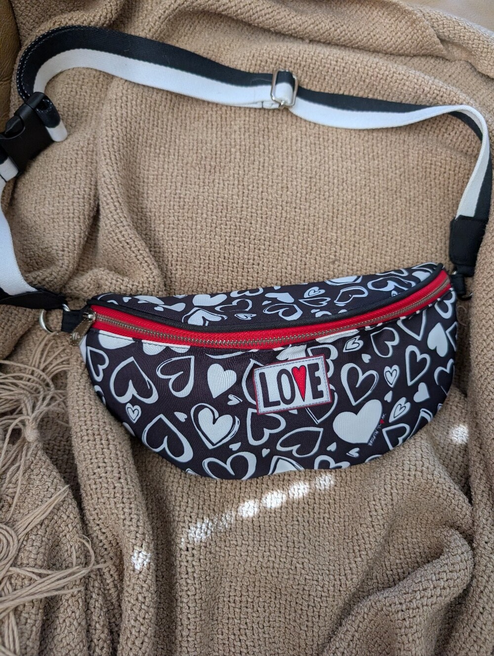 Brighton ENDLESS LOVE Belt Bum Bag Hearts Crossbody Sling Limited Edition 🖤🤍❤️